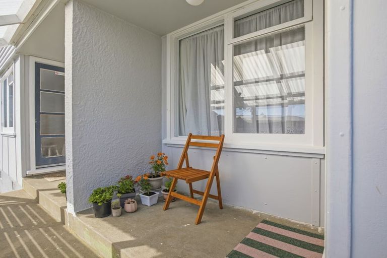 Photo of property in 8a-8b Devon Place, Cannons Creek, Porirua, 5024