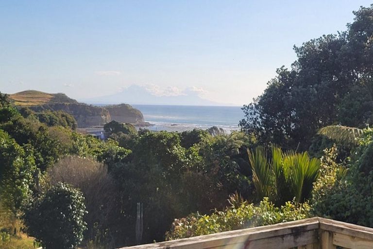 Photo of property in 12 Takarei Terrace, Mokau, 4376