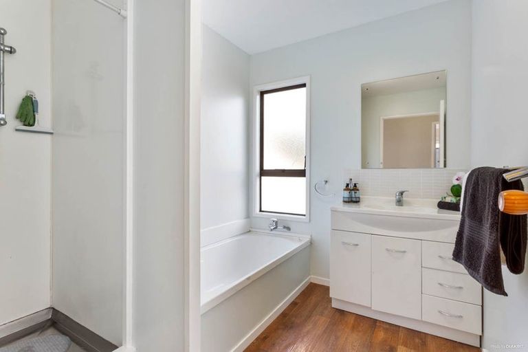 Photo of property in 690a Beach Road, Browns Bay, Auckland, 0630