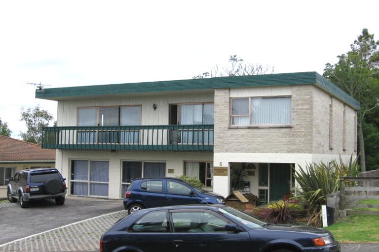 Photo of property in 5 Jacaranda Avenue, Beach Haven, Auckland, 0626