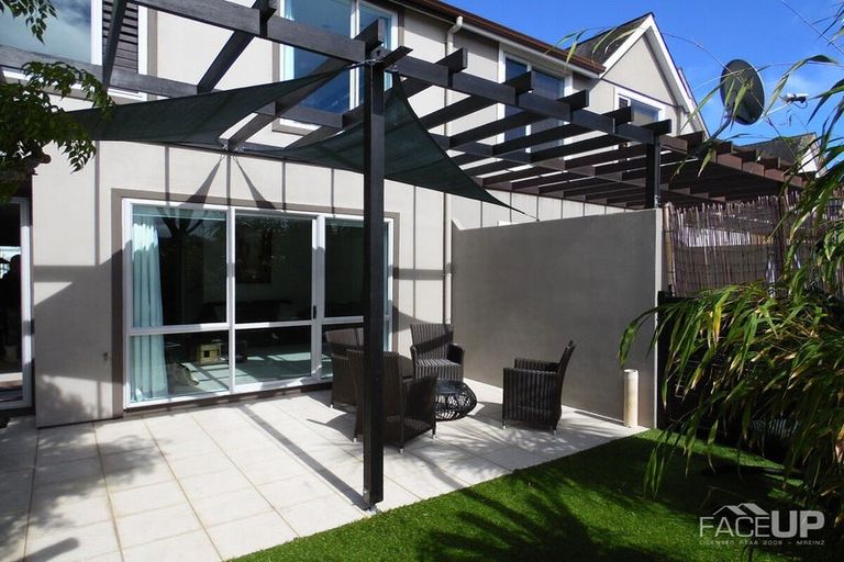 Photo of property in 9w Clearwater Cove, West Harbour, Auckland, 0618