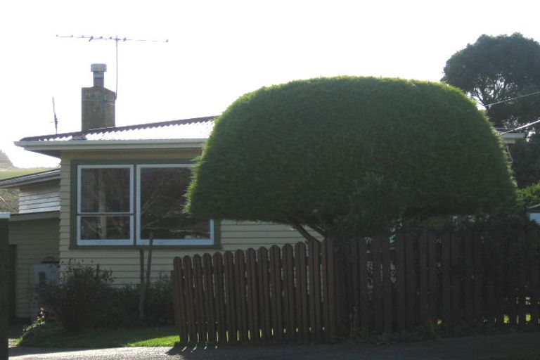 Photo of property in 3 Birman Place, Cannons Creek, Porirua, 5024