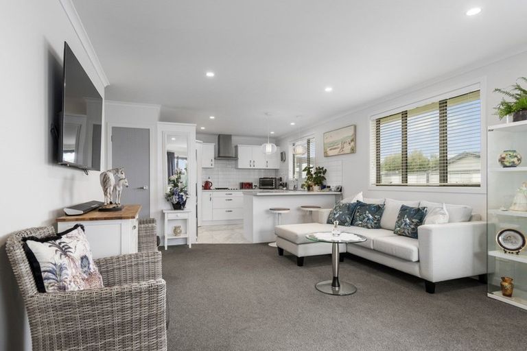 Photo of property in Waterview Estate, 31/4 Greystone Place, Omokoroa, 3114