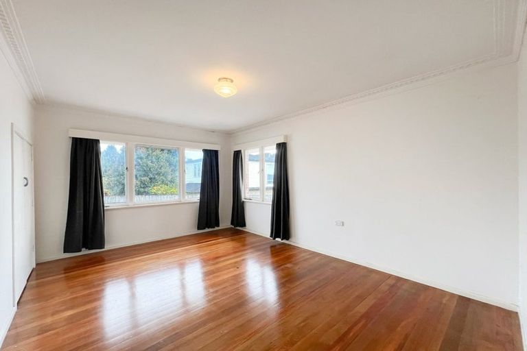 Photo of property in 3201 Great North Road, New Lynn, Auckland, 0600