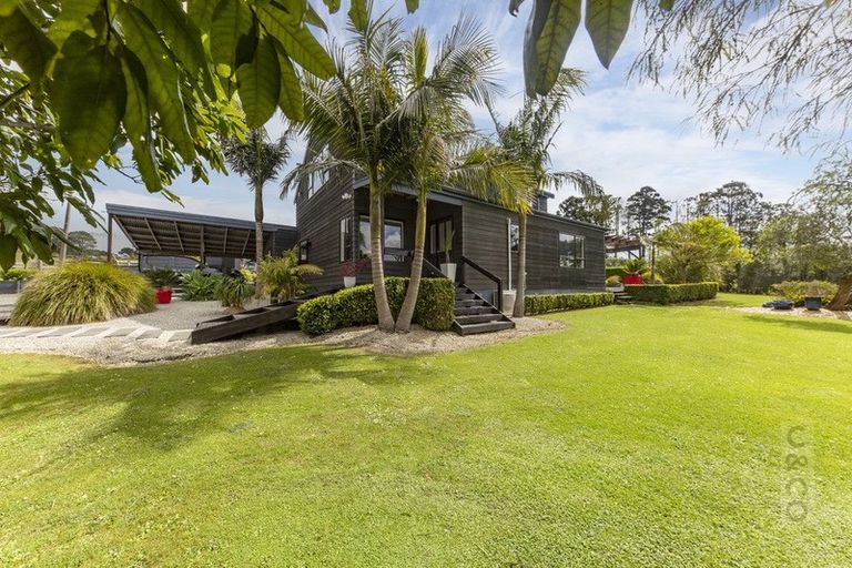 Photo of property in 206 Waitakere Road, Waitakere, Henderson, 0782