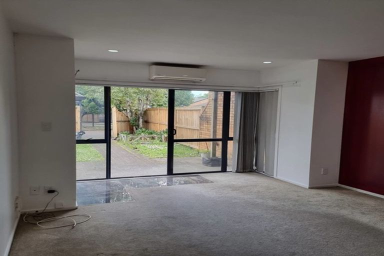 Photo of property in 2/202 Massey Road, Mangere East, Auckland, 2024