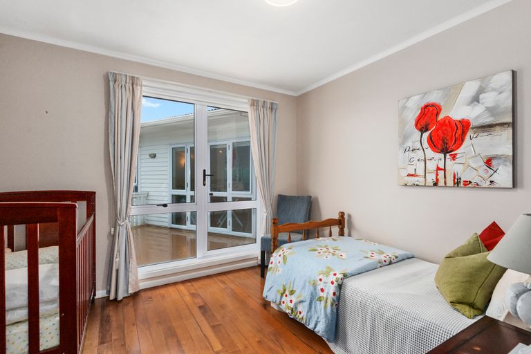 Photo of property in 10 Carole Crescent, Pakuranga, Auckland, 2010