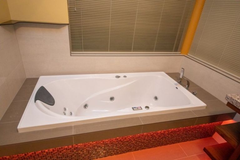 Photo of property in 16 Ihaka Street, Hokowhitu, Palmerston North, 4410