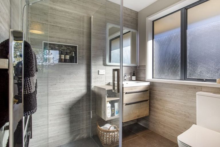 Photo of property in 6 Amberly Rise, Helensville, 0800