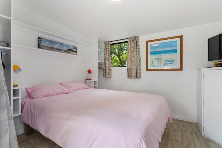 Photo of property in 218 Patuwai Drive, Whangamata, 3620