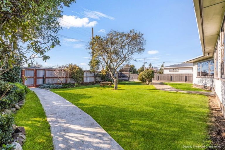 Photo of property in 13 Mako Mako Road, Levin, 5510