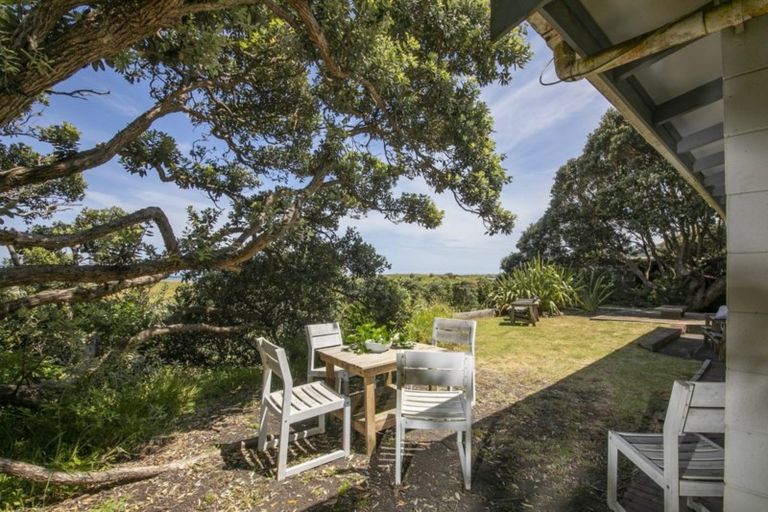 Photo of property in 65 Marine Parade North, Piha, 0772