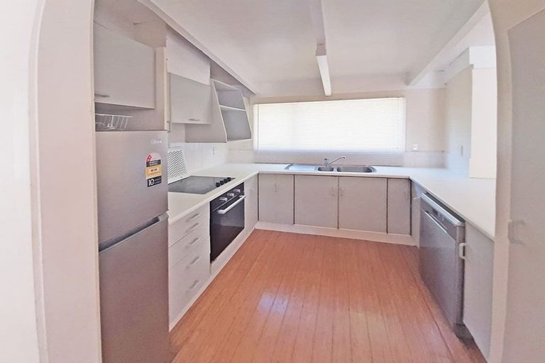 Photo of property in 617 Blockhouse Bay Road, Blockhouse Bay, Auckland, 0600