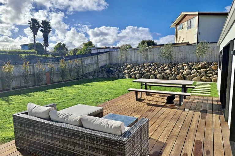 Photo of property in 6 Allans Way, Waiuku, 2123