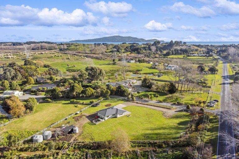 Photo of property in 105 Peka Peka Road, Peka Peka, Waikanae, 5391