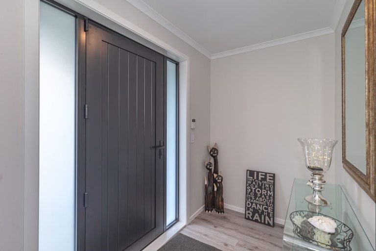 Photo of property in 33 Ohau Terraces, Ohau, 5570