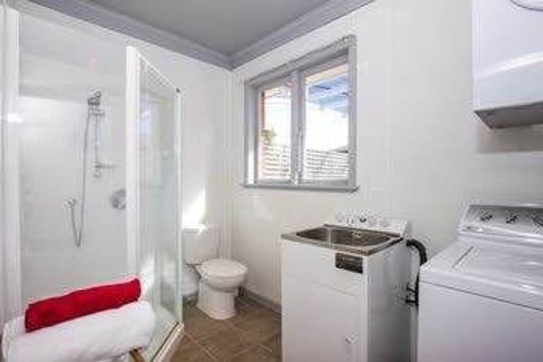 Photo of property in 25 Bolton Street, Blockhouse Bay, Auckland, 0600