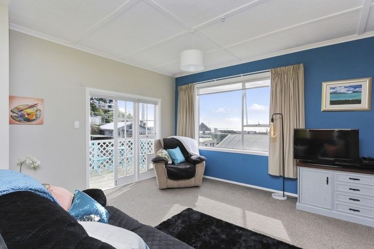 Photo of property in 61 Pioneer Road, Moturoa, New Plymouth, 4310