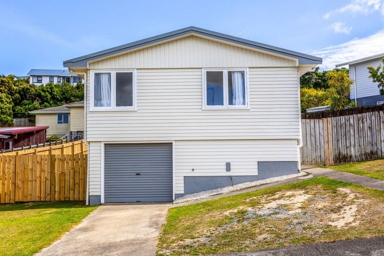Photo of property in 17 Sombrero View, Ascot Park, Porirua, 5024