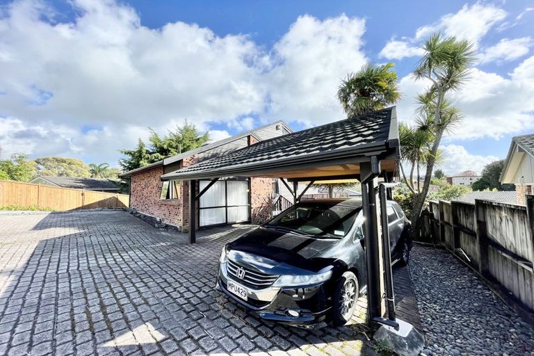 Photo of property in 32 Cron Avenue, Te Atatu South, Auckland, 0610