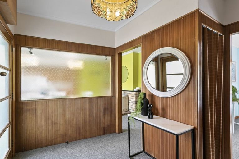 Photo of property in 8 Miles Crescent, Newlands, Wellington, 6037