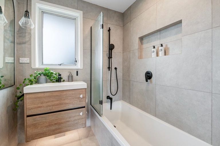 Photo of property in 14 Orton Street, Glenfield, Auckland, 0627