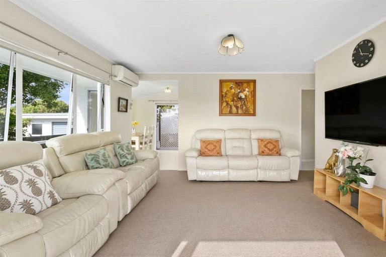 Photo of property in 11 Te Ngaere Place, Merrilands, New Plymouth, 4312