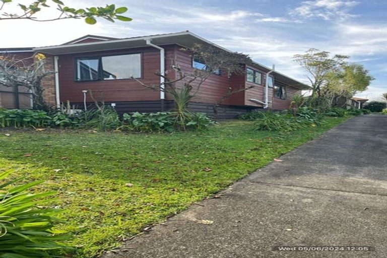 Photo of property in 18 Pinewood Grove, Botany Downs, Auckland, 2010