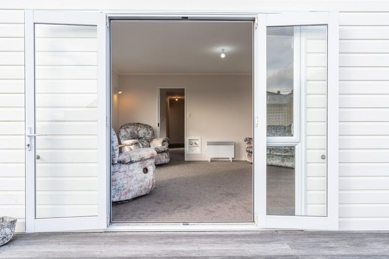 Photo of property in 63 Pikarere Street, Titahi Bay, Porirua, 5022
