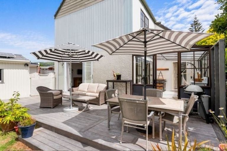 Photo of property in 261 Te Moana Road, Waikanae, 5036