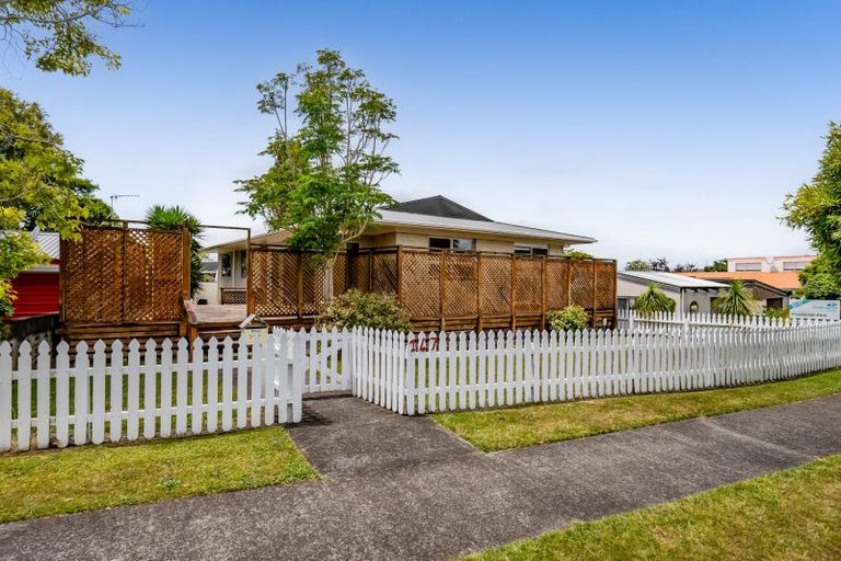 Photo of property in 147 Govett Avenue, Frankleigh Park, New Plymouth, 4310