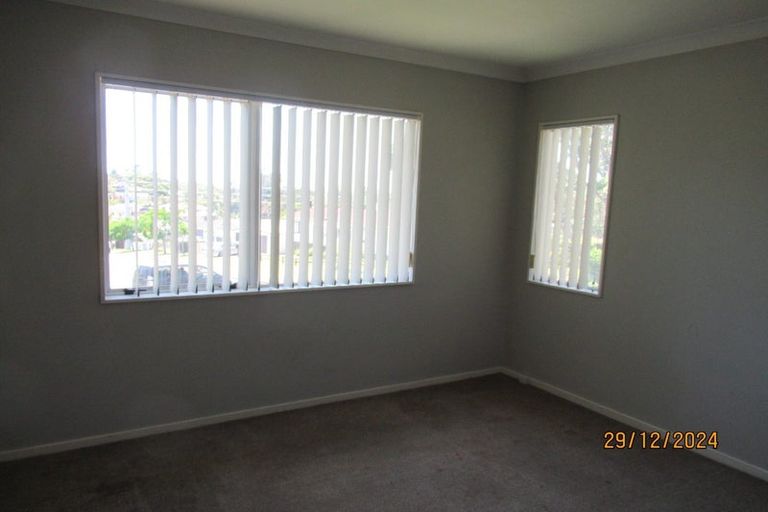 Photo of property in 10 Aldern Road, Massey, Auckland, 0614