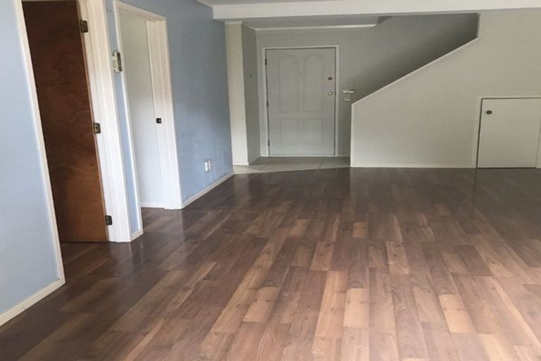 Photo of property in 4 Coubray Place, Botany Downs, Auckland, 2010