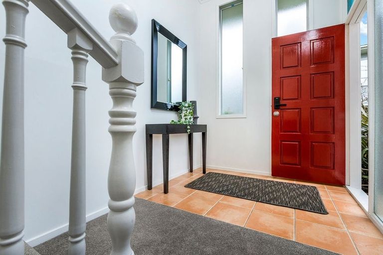 Photo of property in 12 Gretel Place, Hillcrest, Auckland, 0627