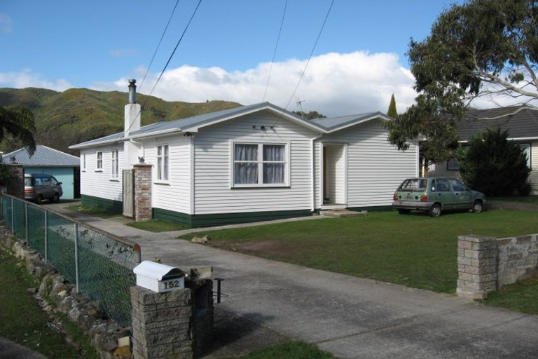 Photo of property in 152 Wellington Road, Wainuiomata, Lower Hutt, 5014
