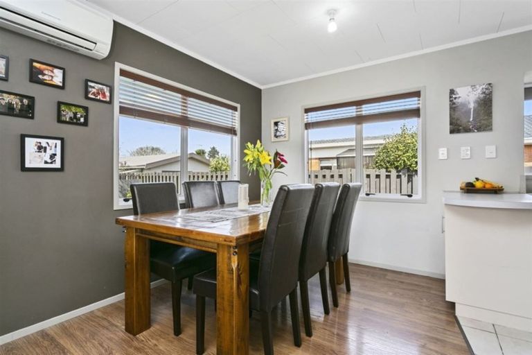 Photo of property in 308 Shakespeare Street, Leamington, Cambridge, 3432