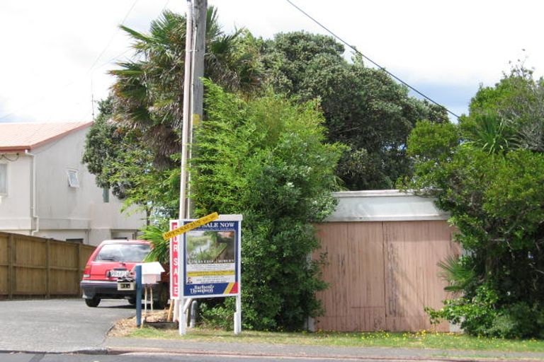 Photo of property in 2/21 Rangitoto Terrace, Milford, Auckland, 0620