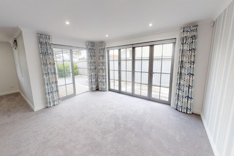 Photo of property in 3 Colombo Street, Palmerston North, 4410