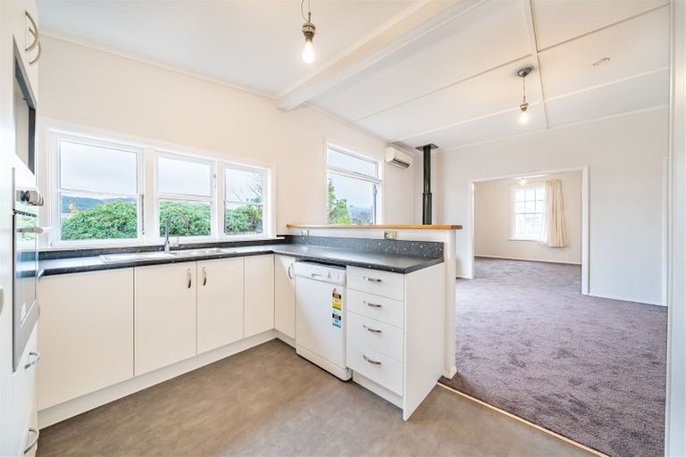 Photo of property in 2 Phar Lap Grove, Trentham, Upper Hutt, 5018