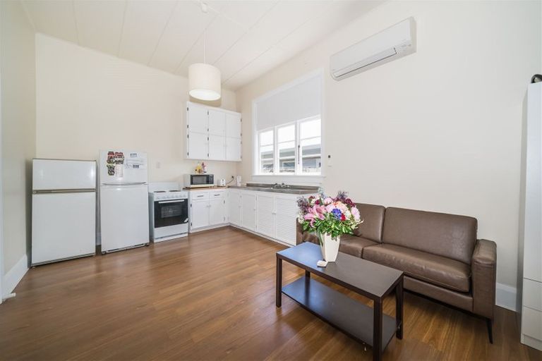 Photo of property in 16 Oxford Street, Hokowhitu, Palmerston North, 4410