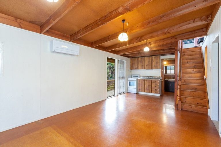 Photo of property in 17 Harbour View Road, Leigh, 0985