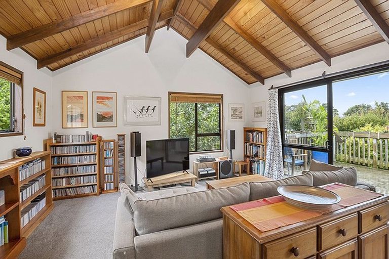 Photo of property in 9 Woodlands Avenue, Snells Beach, 0920