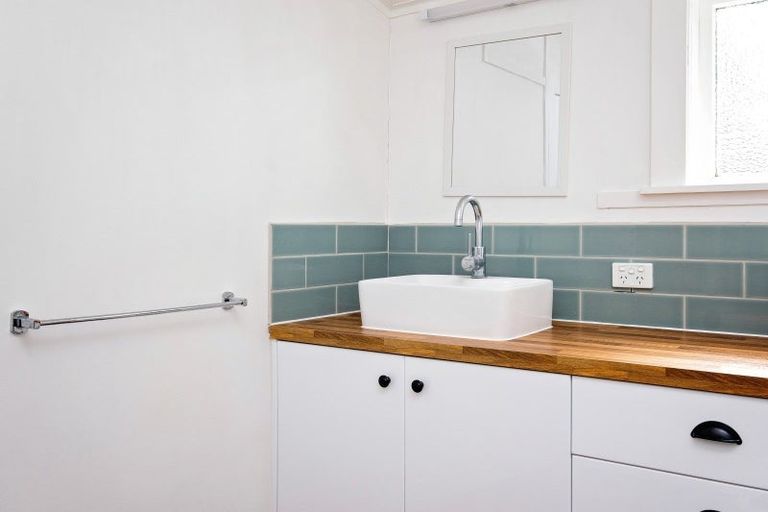 Photo of property in 35 Napier Terrace, Hospital Hill, Napier, 4110