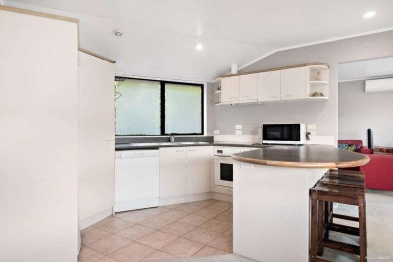 Photo of property in 2/4 Mercury Lane, Windsor Park, Auckland, 0632