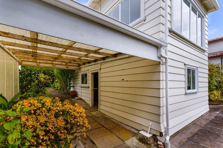 Photo of property in 22 Merani Street, Narrow Neck, Auckland, 0622