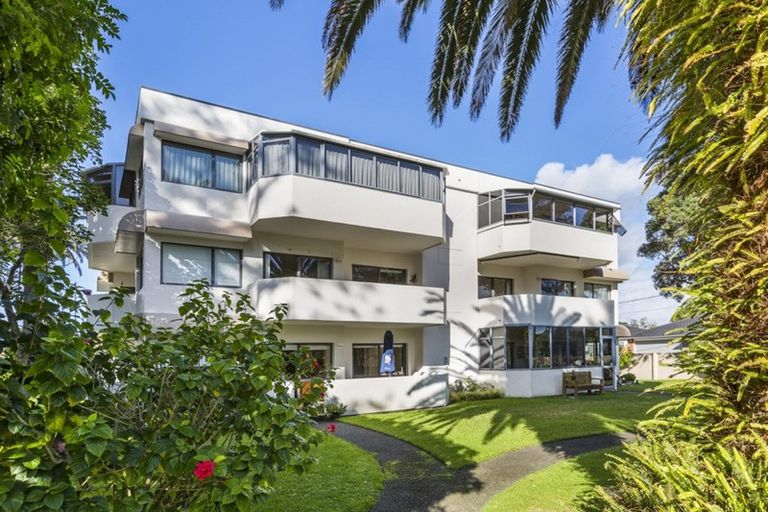 Photo of property in 15e Puriri Avenue, Orewa, 0931