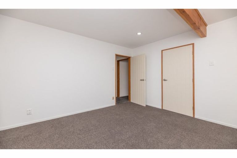 Photo of property in 2a Wainoni Road, Wainoni, Christchurch, 8061