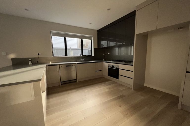 Photo of property in 55c Potter Avenue, Northcote, Auckland, 0627