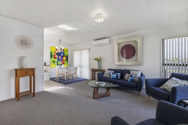 Photo of property in 71 Burundi Avenue, Clendon Park, Auckland, 2103