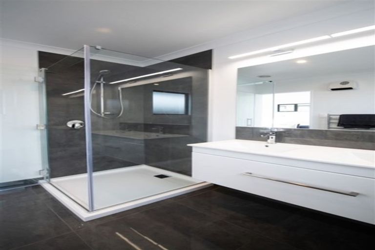 Photo of property in 13 Westpark Boulevard, Rangiora, 7400